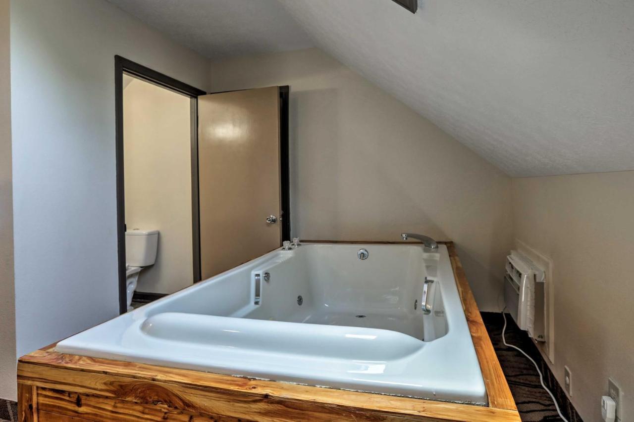 Burkesville Apt With Deck, Views And Pool Access! المظهر الخارجي الصورة